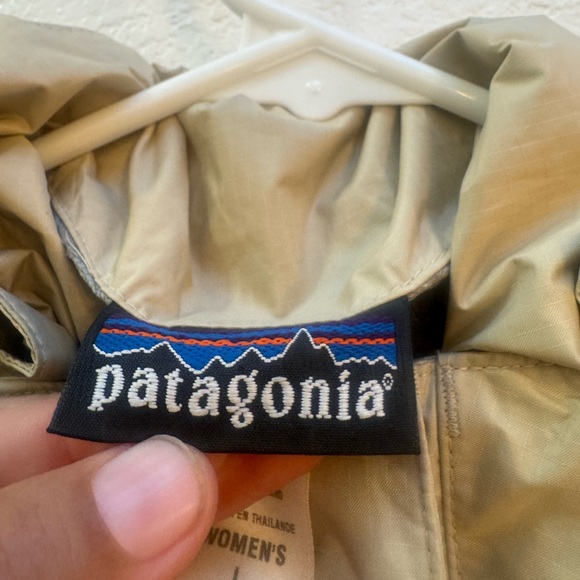 Patagonia Women's Khaki Hooded Lightweight Trench Coat - Picture 9 of 16